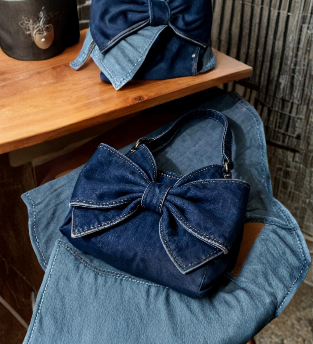 Retro bow detail bag