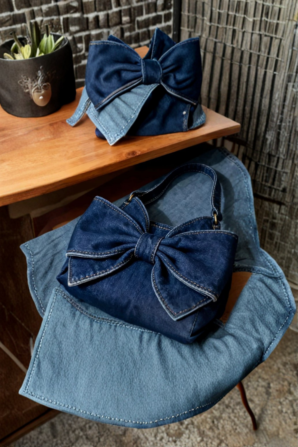 Retro bow detail bag