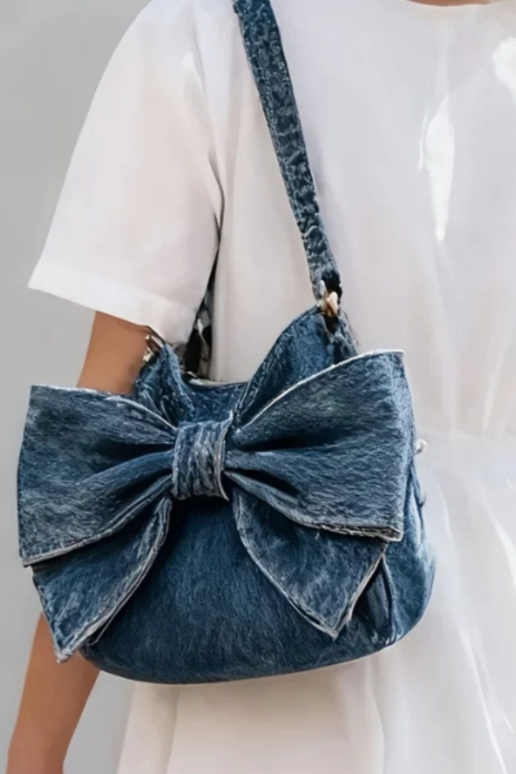 Retro bow detail bag